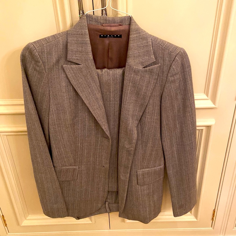 Women's pant suit